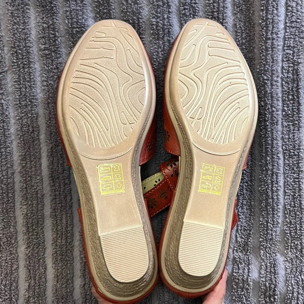 Spring Step Wedge Shoes - Picture 5 of 9